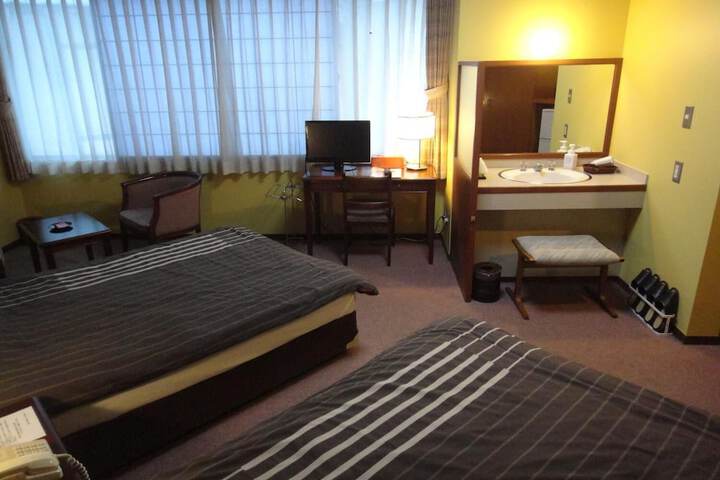 Room 17 of 50