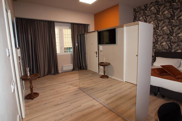 Room 12 of 43