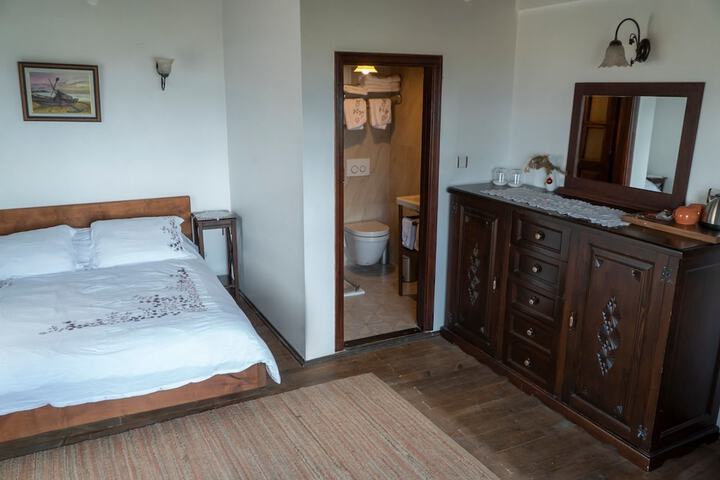 Room 4 of 22