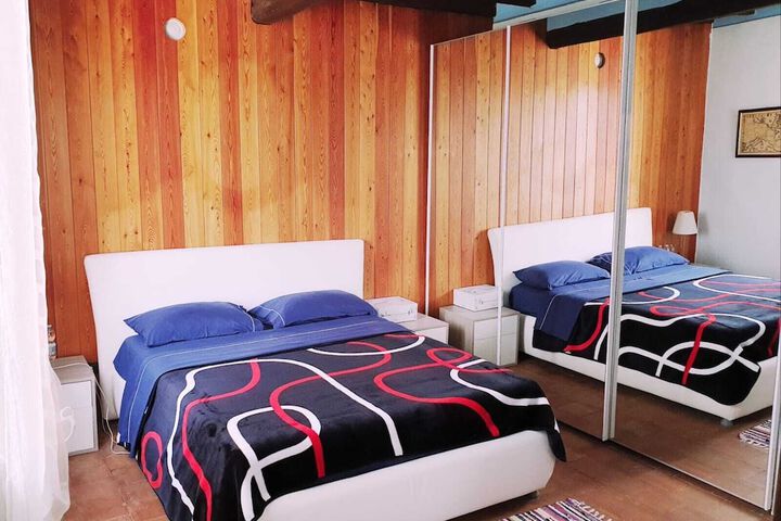 Room 5 of 28