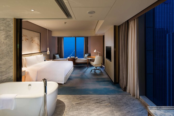Room 10 of 72