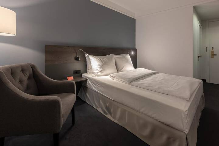 Room 8 of 30