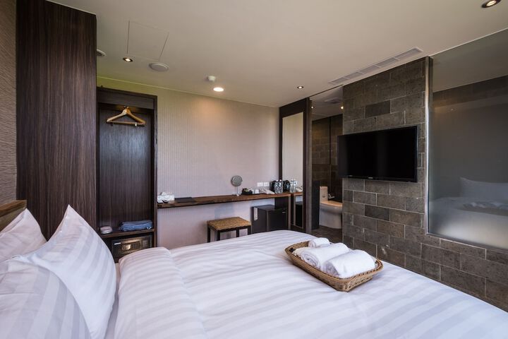 Room 25 of 64