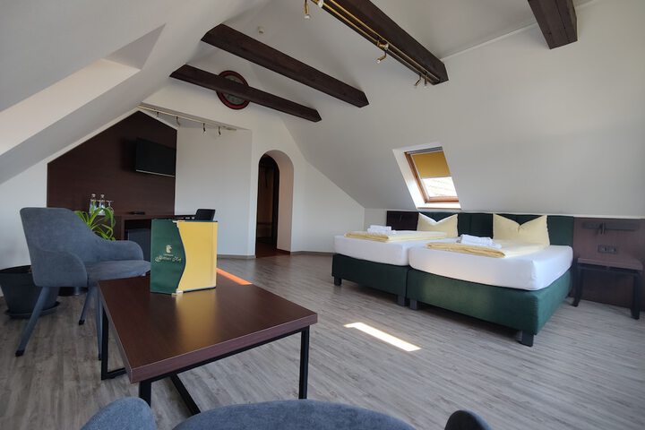 Room 27 of 73