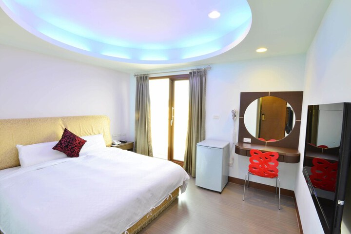 Room 5 of 36