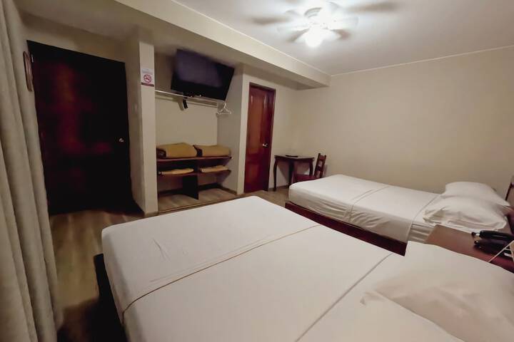 Room 6 of 32