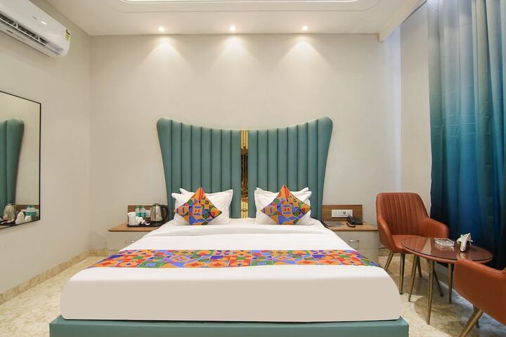 Room 3 of 8