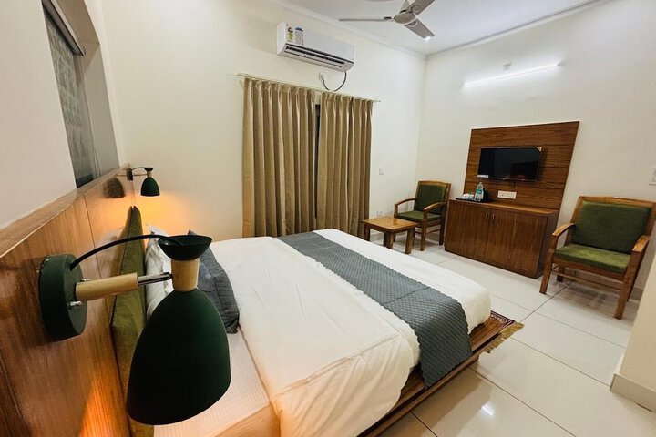Room 6 of 35