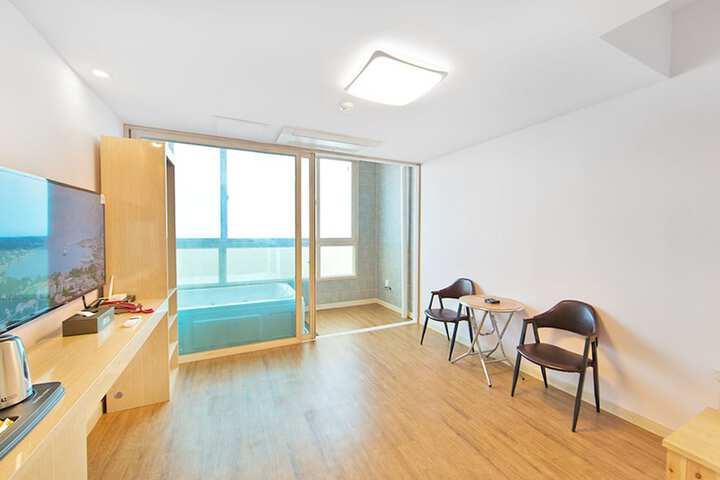 Room 18 of 31