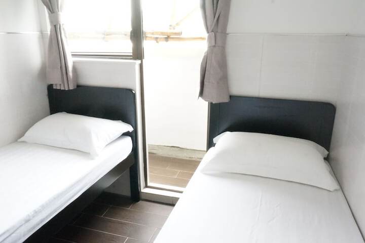 Room 7 of 72