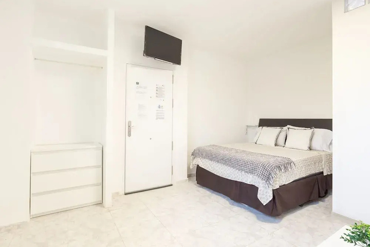 Room 2 of 18