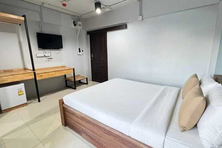 Room 2 of 17