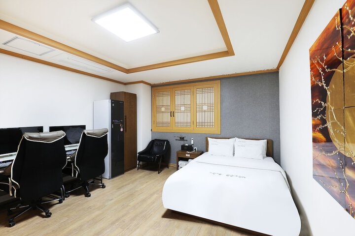Room 13 of 90