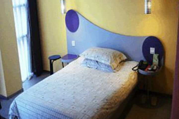 Room 4 of 6