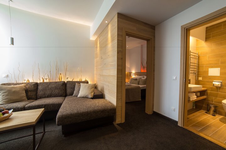 Room 16 of 86