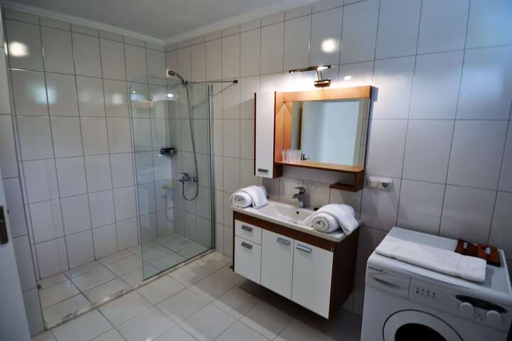 Room 14 of 94