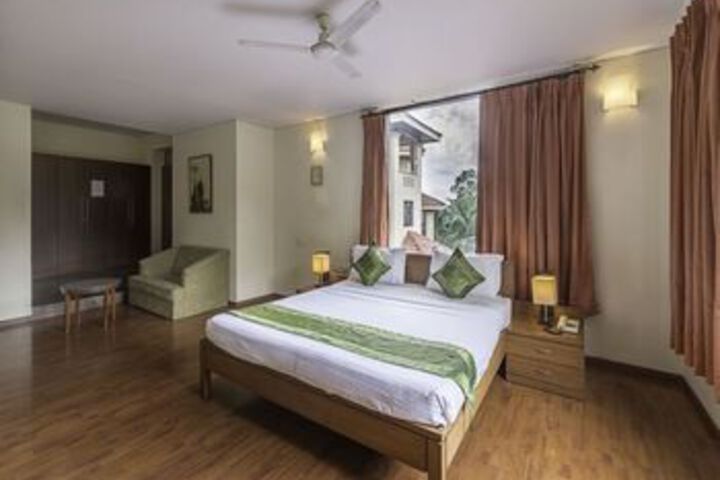 Room 9 of 37