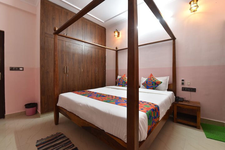 Room 5 of 17