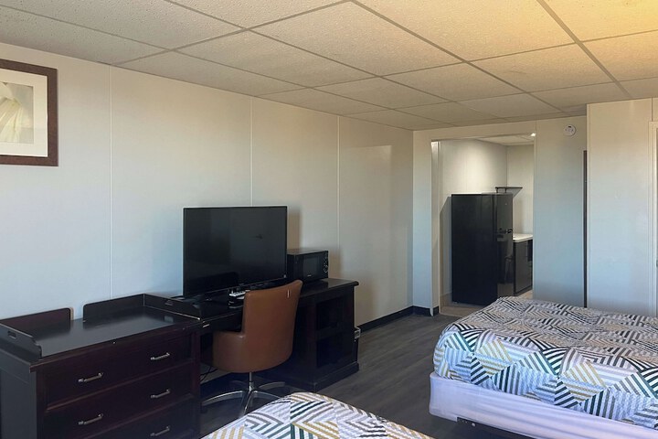 Room 10 of 13