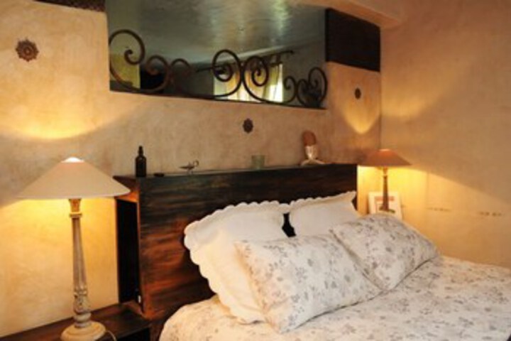 Room 10 of 16