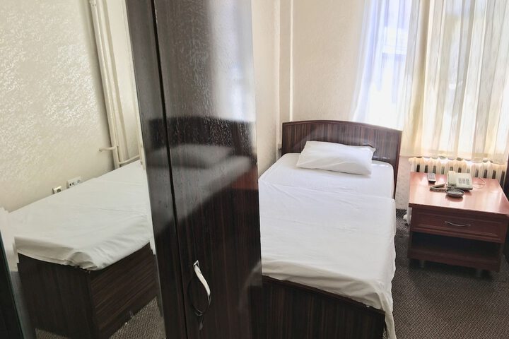 Room 12 of 27