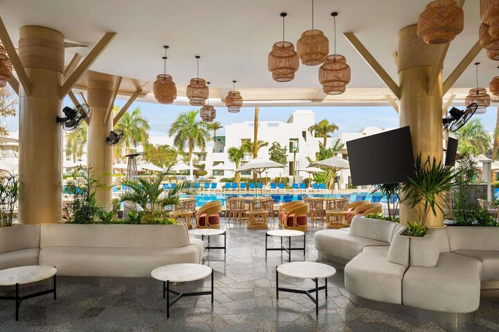 Lounge 198 of 249