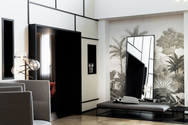 Entrance & Lobby