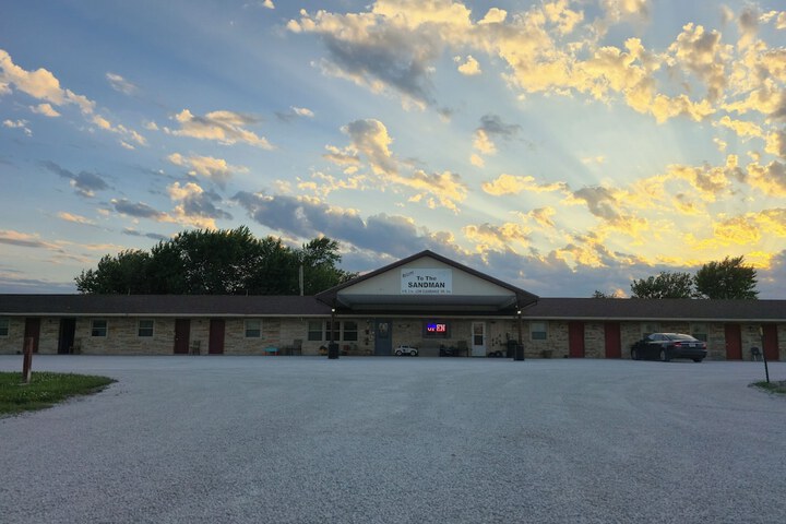 OYO Sandman Inn