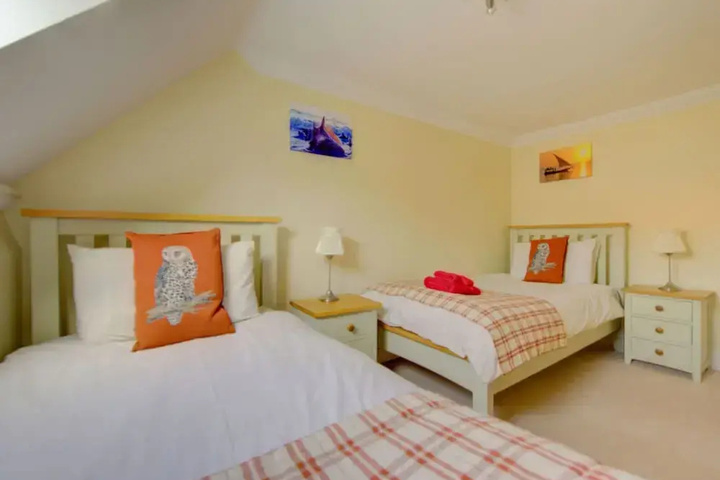 Room 3 of 12