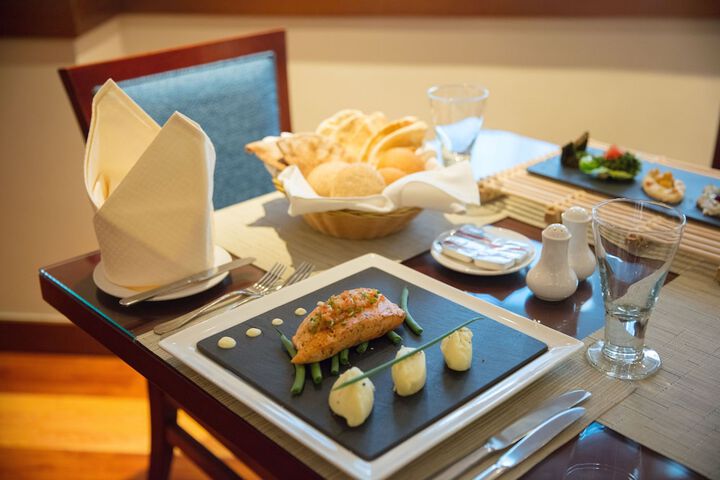 Dining 48 of 55