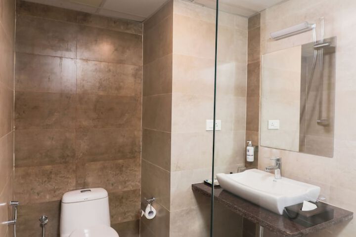 Room 10 of 13
