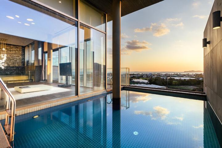 Pool 75 of 179