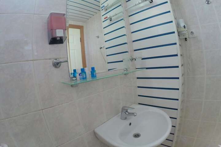 Room 15 of 37