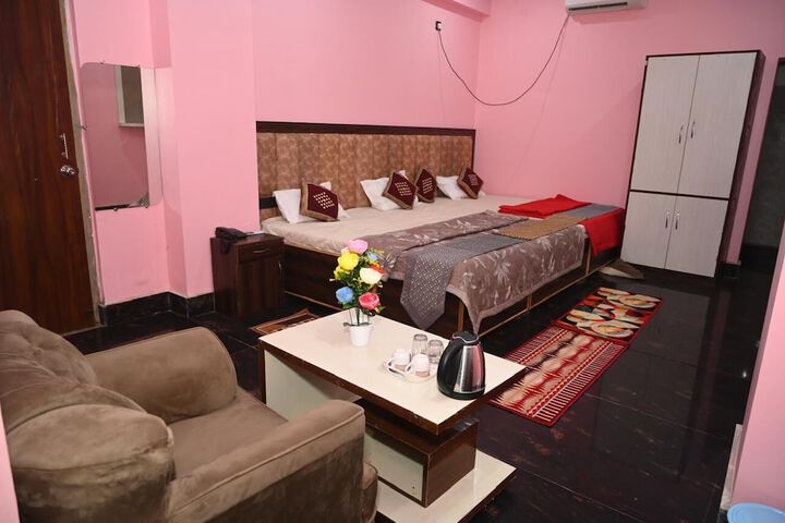 Room 6 of 17