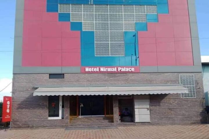 OYO 83586 Hotel Nirmal Palace Bar