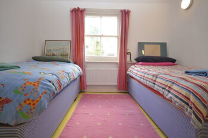 Room 10 of 32
