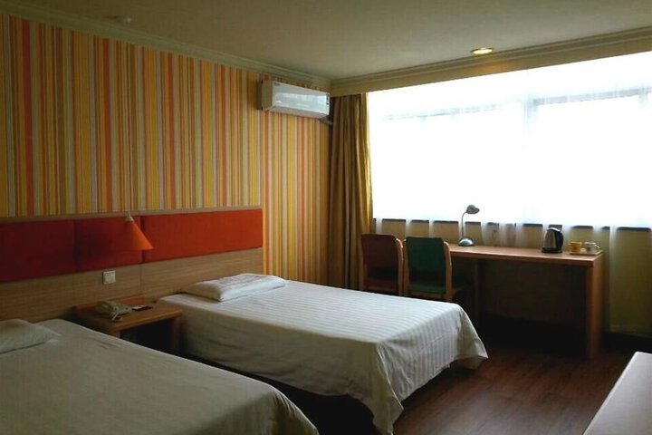 Room 11 of 13