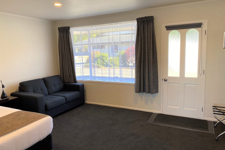 Room 8 of 28