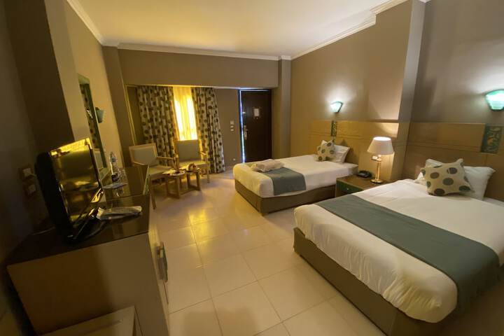 Room 6 of 96