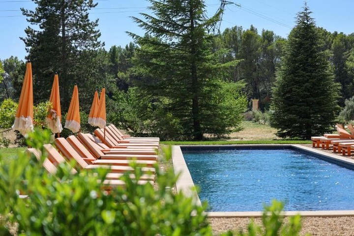Pool 22 of 28