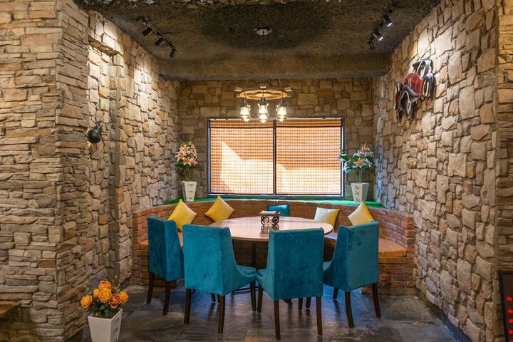 Dining 6 of 8