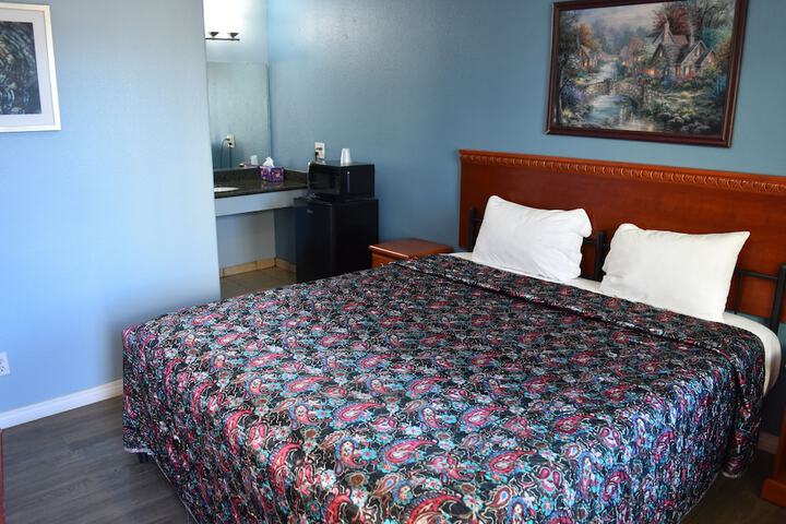 Room 7 of 16
