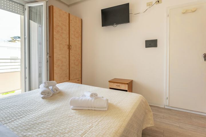 Room 4 of 26