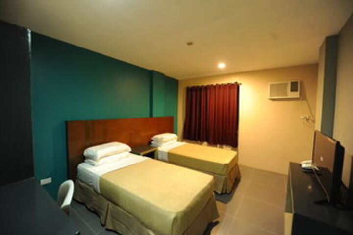 Room 10 of 28