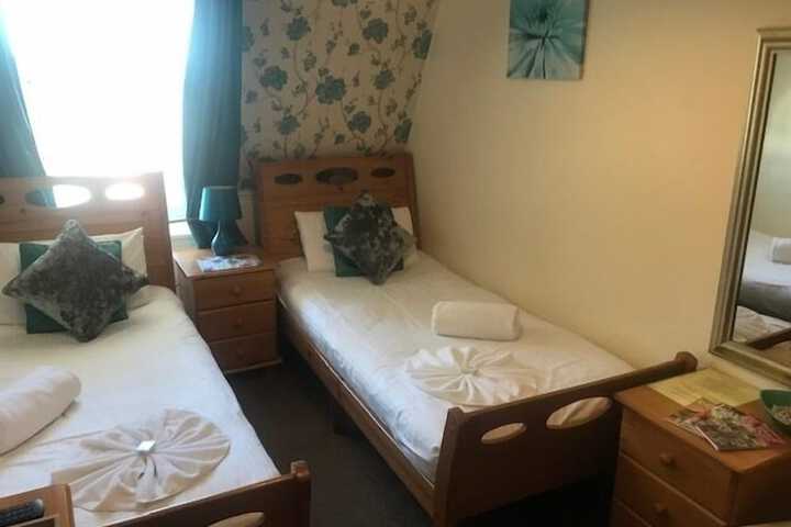 Room 2 of 40