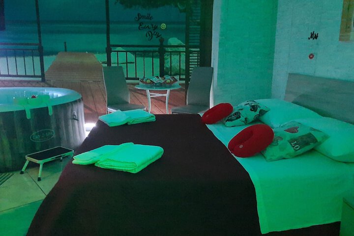Room 4 of 16
