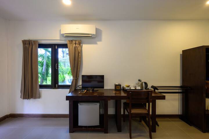 Room 8 of 200