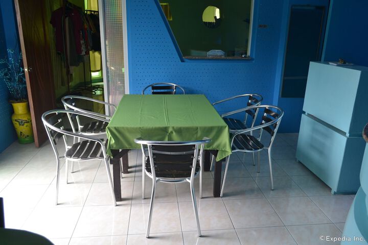 Dining 10 of 11