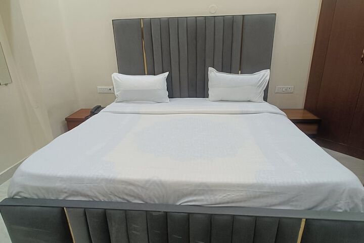 Room 16 of 19