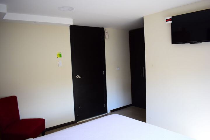 Room 8 of 33